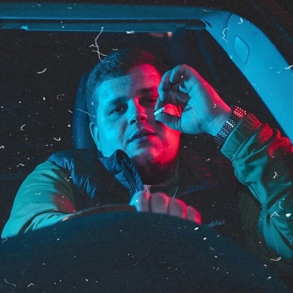 Литвиненко

Павел Литвиненко выступает под двумя псевдонимами: Литвиненко - более распространенный, и Marsaram.  Многие пользователи рунета знают исполнителя по таких хитам, как "Нам мало дыма", который собрал более 22 миллионов просмотров на ютубе, а также по таким трекам: Далеко от дома, Мама не грусти, Покурить в тишине, Рванарана и др.
Сам исполнитель родом из Ставрополя, но на данный момент проживает в Москве. 

Павлу на момент написания этой статьи 22 года. Он родился в 1996-м году.
22 мая 2018 год. Этот день Павел запомнит наверное на всю жизнь, ведь он особенный для артиста. В этот день вышел популярный видеоклип под названием "Нам мало дыма", который менее чем за пол года собирает 10 миллионов просмотров. (Обновление апр. 2019: 22 миллиона просмотров на клипе). Хоть и полноценным клипом это трудно назвать, скорее подходящий видеоряд под музыку автора.