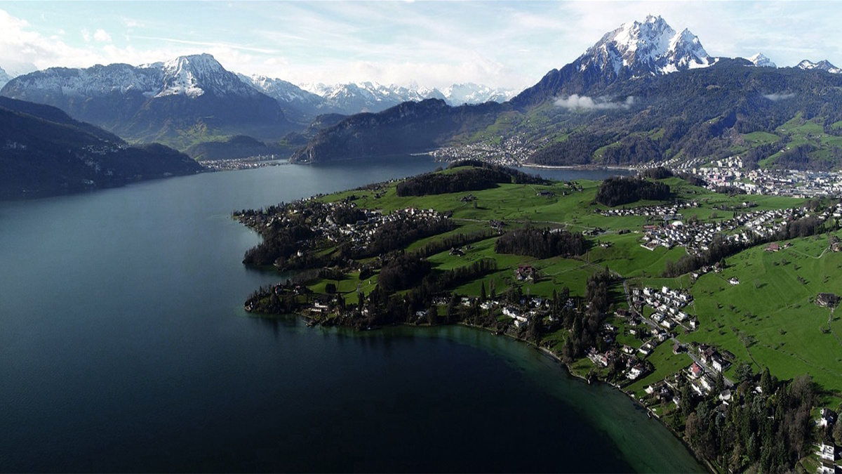 Это интерактивные картинки! Вы можете их листать, попробуйте.