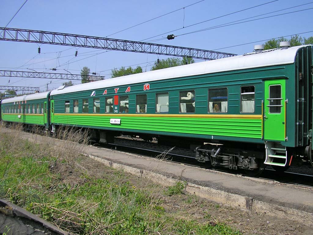 Москва бийск. Фирменный поезд Алтай Барнаул Москва. Фирменный поезд Соловей Курск Москва. Вагон пассажирский некупейный. Фирменный поезд Алтай Барнаул.