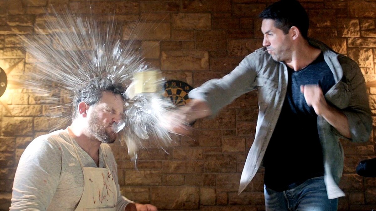 Вот так всегда: пришёл Скотт Эдкинс и устроил внеплановый День ВДВ в тихом культурном баре. 