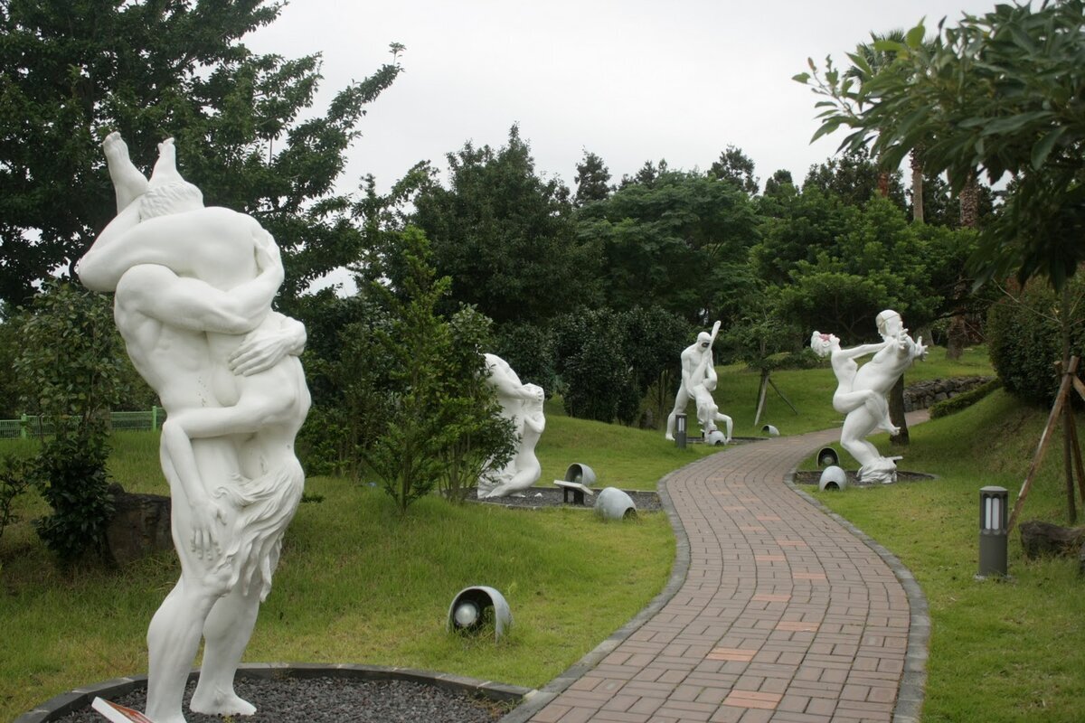 Впечатляющие скульптуры в парке фигур в Тайланде