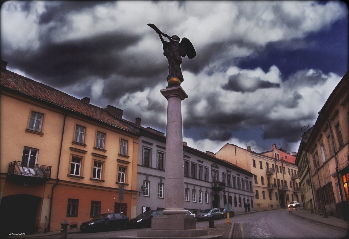 «Иду в поход, два ангела вперед, один душу спасает, другой тело бережет» (группа «Чиж и ко»). Чтобы увидеть второго ангела, листайте карусель.