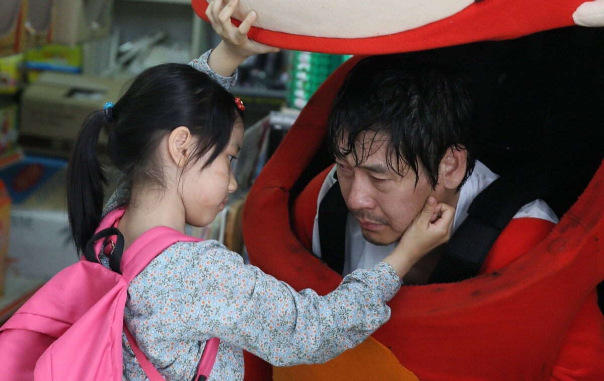 Дорама про маленькую девочку. Дорама монстр ё джин гу. Малыш и я фильм 2008 корея. The man from nowhere 2010 - человек из ниоткуда. Приходи за поцелуем в полночь дорама поцелуй.