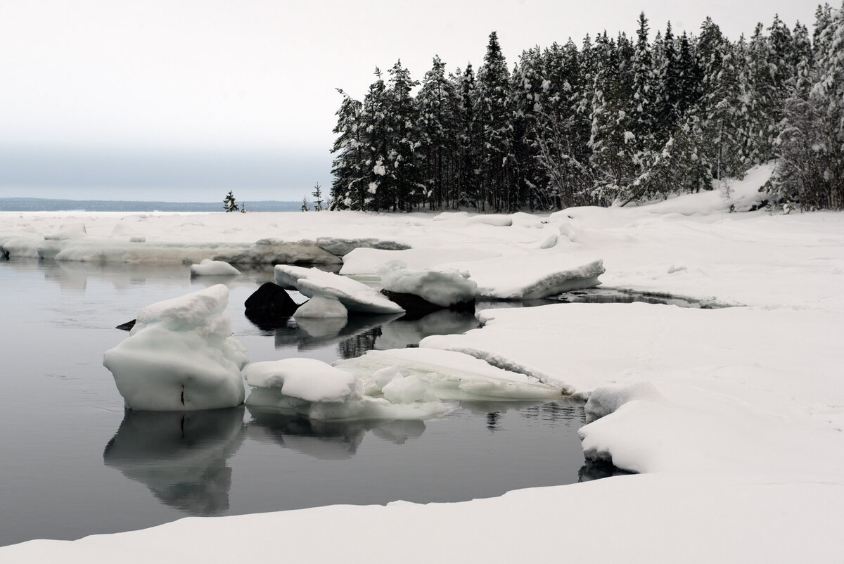 Минимализм и красота зимнего Белого моря. Когда много снега, здесь очень живописно и душевно!