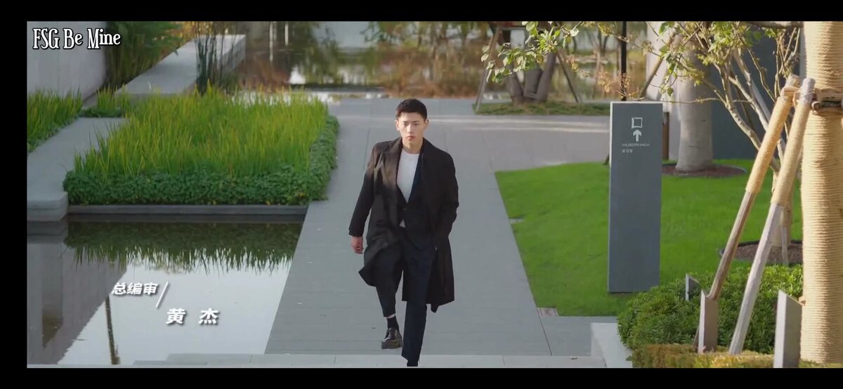 И очень из-за этого несчастный... 😔