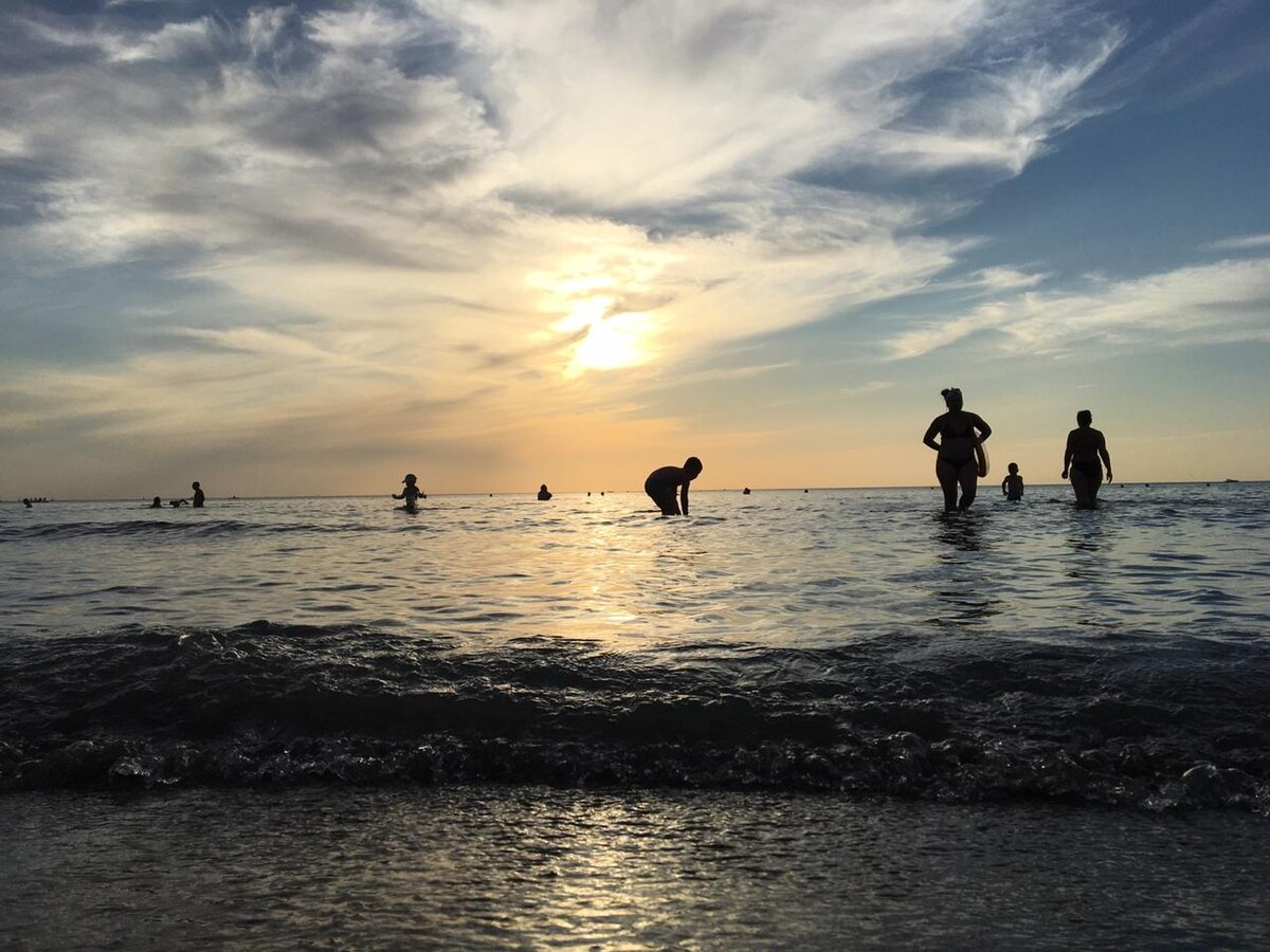 Море в Анапе в сентябре. Анапа в сентябре. Анапа в сентябре фото. Купаемся вечером на море в Анапе.
