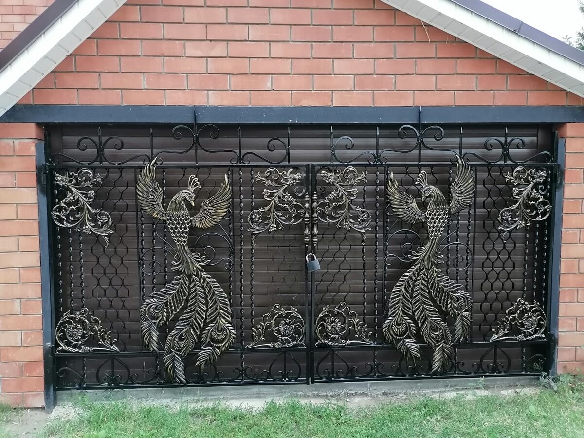 Кованые ворота с декоративными элементами "Жар-птица"