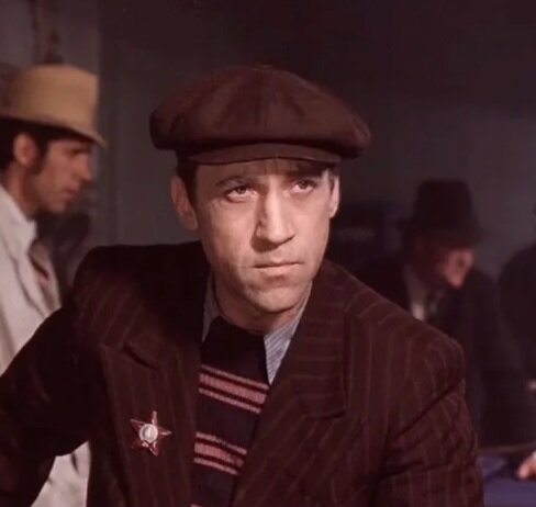 Экранизировать роман «Эра милосердия» его авторам Аркадию и Георгию Вайнерам предложил Высоцкий.