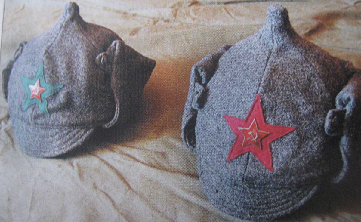 Буденовки пограничника и красноармейца. Фото из журнала "М-Хобби".