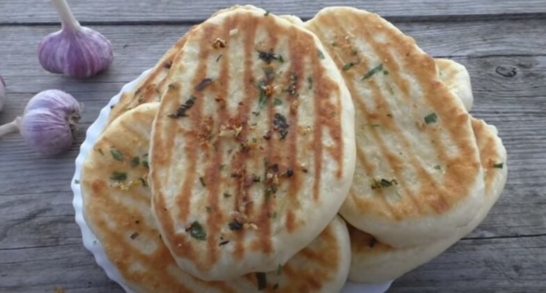 Чесночные лепешки - мягкие, нежные, ароматные!