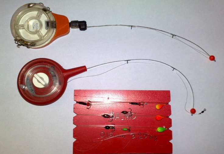 Как сделать снасти на зимнюю рыбалку. Оснастка комбайн для зимней рыбалки на окуня. Оснастка гирлянда для зимней рыбалки монтаж. Оснастка удочки для зимней рыбалки на окуня. Снасть гирлянда для зимней рыбалки на плотву.