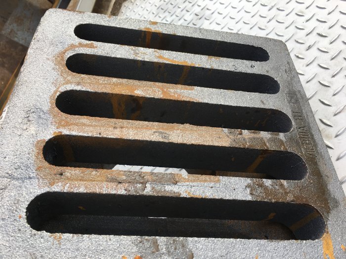 Решётка – верхняя часть водоотвода, расположенная в дорожном полотне