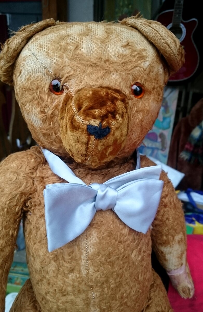 Антикварный медведь. Британия. Мишке 100 лет. Набит соломой. Фото автора. 