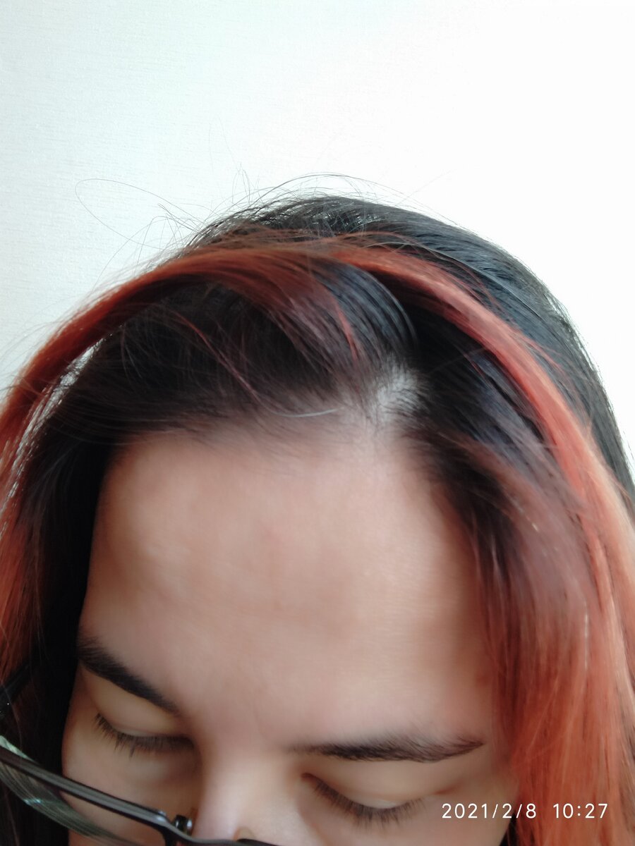 Поддержание цвета окрашенных волос.