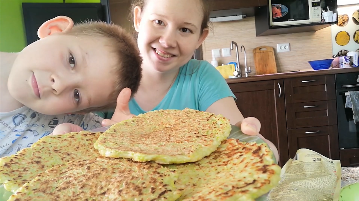 Вот такие 4 коржика у нас с Кирюшей получилось