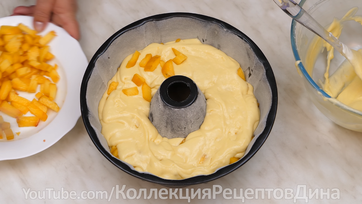 Пирог с персиками