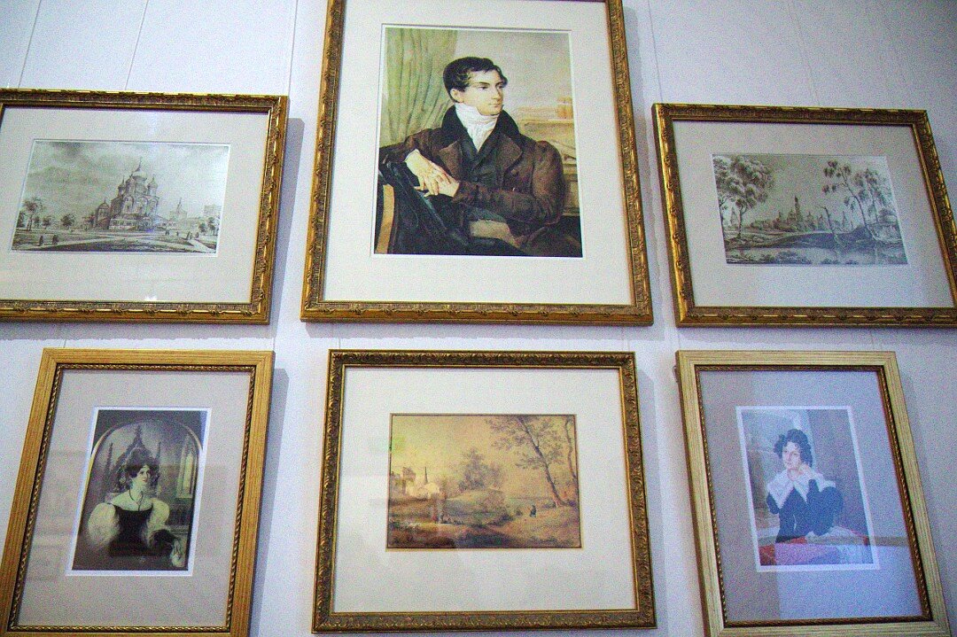 Фото портретов и рисунков сделано мной в музее-усадьбе Д. Веневитинова, располагающейся под Воронежем