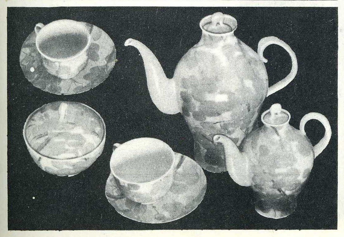 Владимир Яснецов (роспись). Алексей Гузанов (форма «Лира»). Сервиз «Осенние деревья». Дулёво