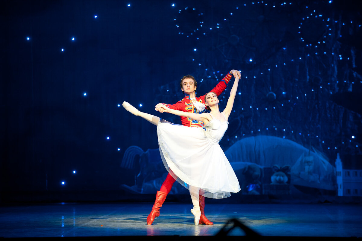 Сцена из балета "Щелкунчик" Фото из интернета в свободном доступе.