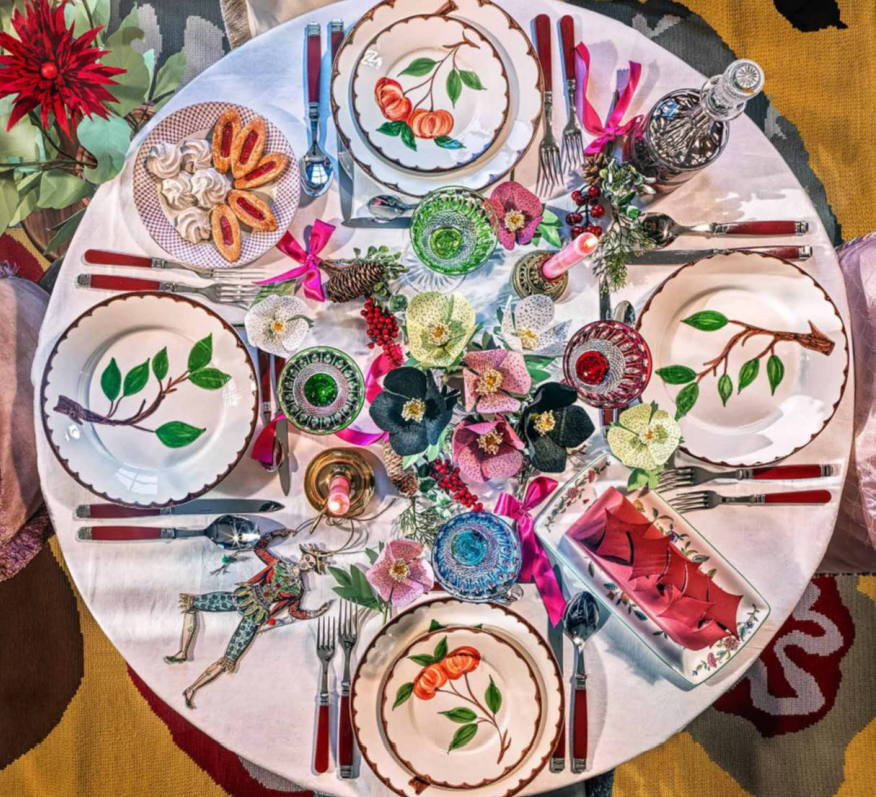 Regardez la 1-ière photo et répondez: Qu’est-ce qu’il y a sur la table ? Notez le maximum de mots.