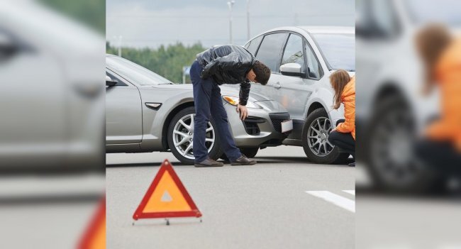 Аварийный комиссар оформление дтп. Аварийный комиссар фото. Аварийные ДТП наклейки. На оформление ДТП В ГИБДД после аварийного комиссара.