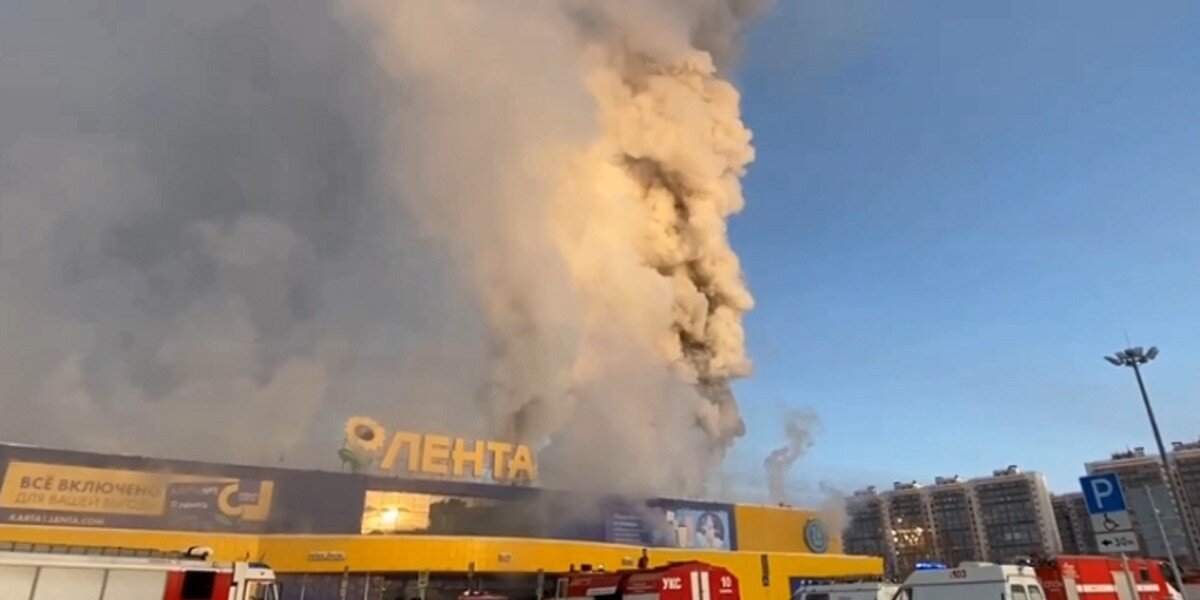 Поджог репищева. Томск магазин лента пожар в Томске. Пожар в торговом центре лента Томск. Пожар в гипермаркете лента в Томске. Пожар лента Томск 2021.