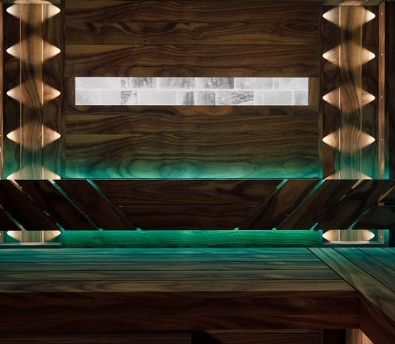 Парная оснащена подсветкой. Фото © Мастер Бань и Саун 