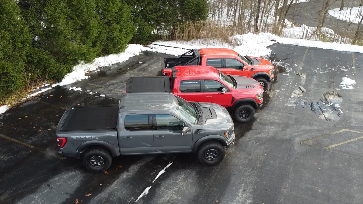 Ford F-150 Raptor или Ram 1500 TRX?