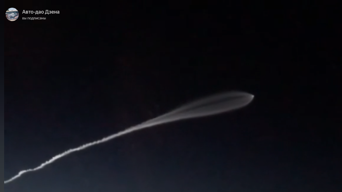 В галерее – кадр с ракетой из моего видео-ролика плюс фотография Юлии Пересильд во время полета к МКС, снятая  NASA