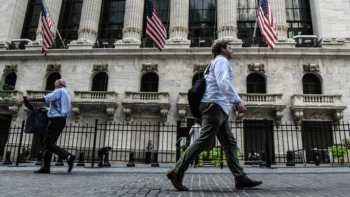 Уважай себя так, как уважаешь других, любимых.