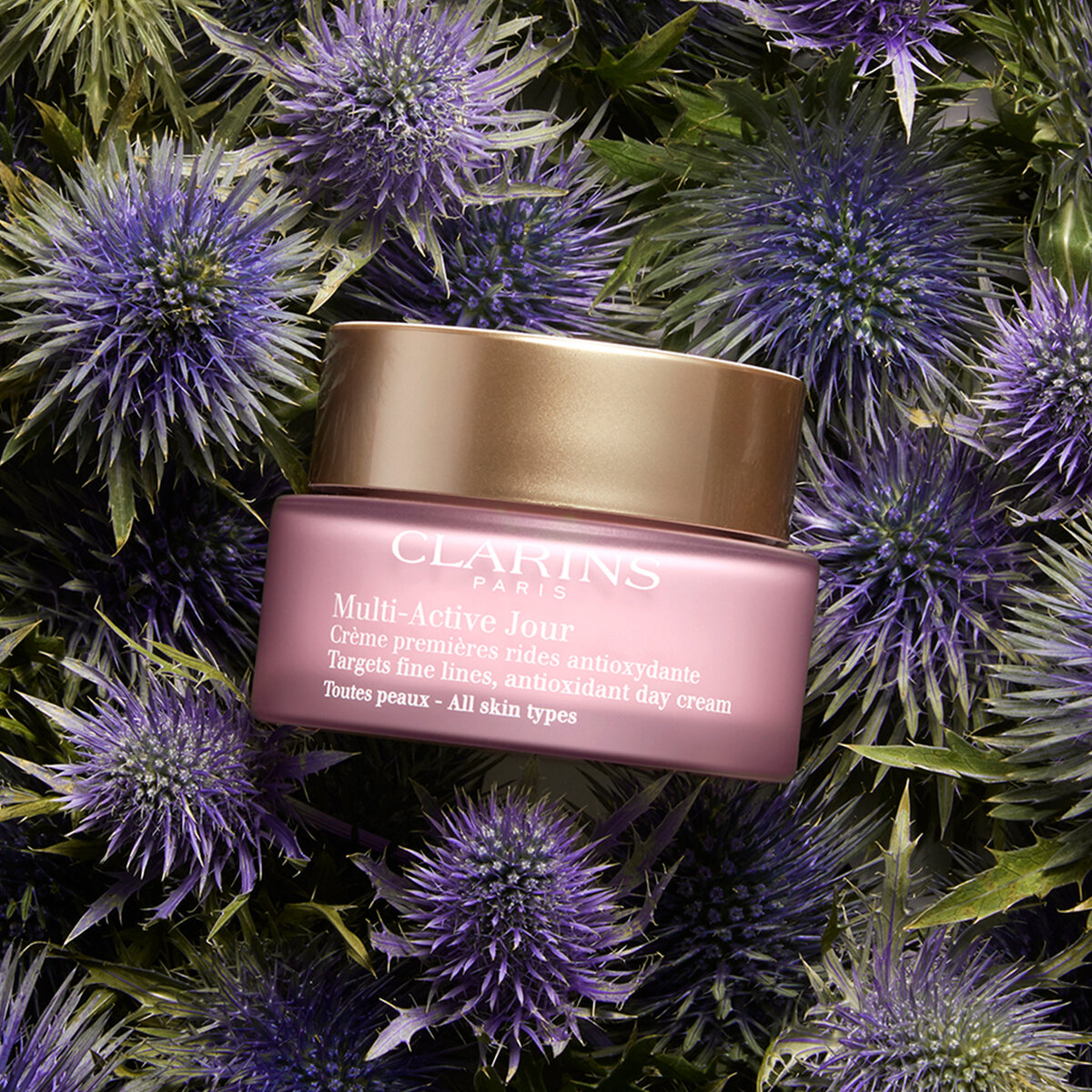 Дневной крем Multi-Active разработан специально для женщин 30+ лет. Он способствует сокращению первых морщин, увлажняет и пробуждает естественное сияние