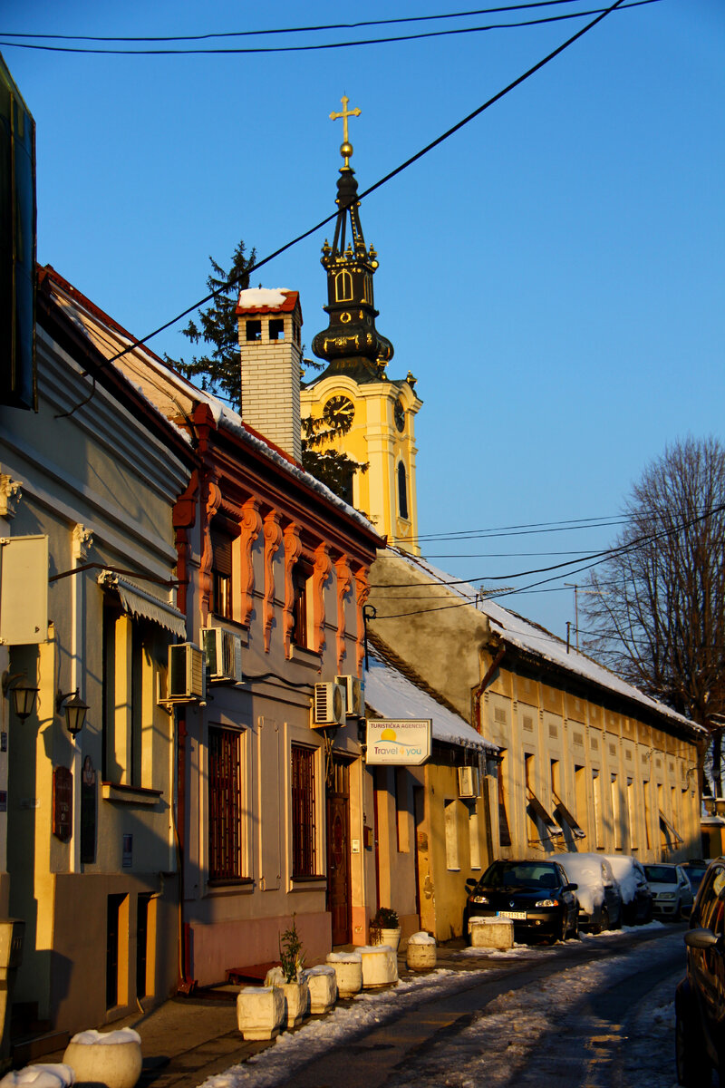 Вот такая милая улочка в Белграде на закатном свете :)