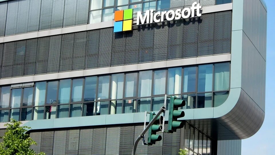 На днях стало известно, что Microsoft по-тихому возвращается в Россию. Фото: pixabay.com