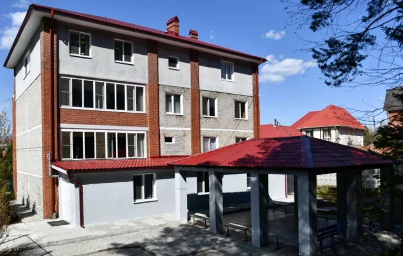 Екатерина Германовна в 90-ые организовала школу для сына и его друзей