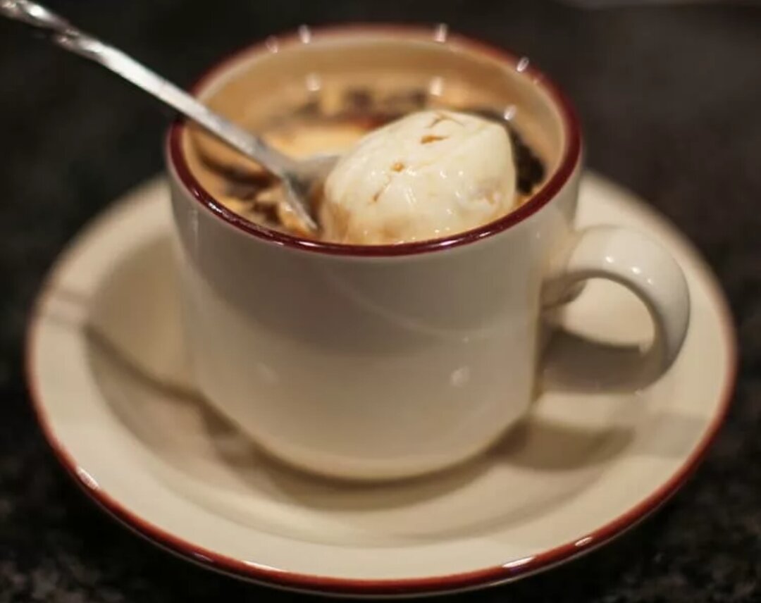 Сырный кофе. Сырный латте. Кофе с сыром. Раф чиз кофе. Кофе и сыр.