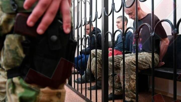 ИБРАГИМ СААДУН В ЦЕНТРЕ. ФОТО: СКРИНШОТ С ВИДЕО ВЕРХОВНОГО СУДА ДНР