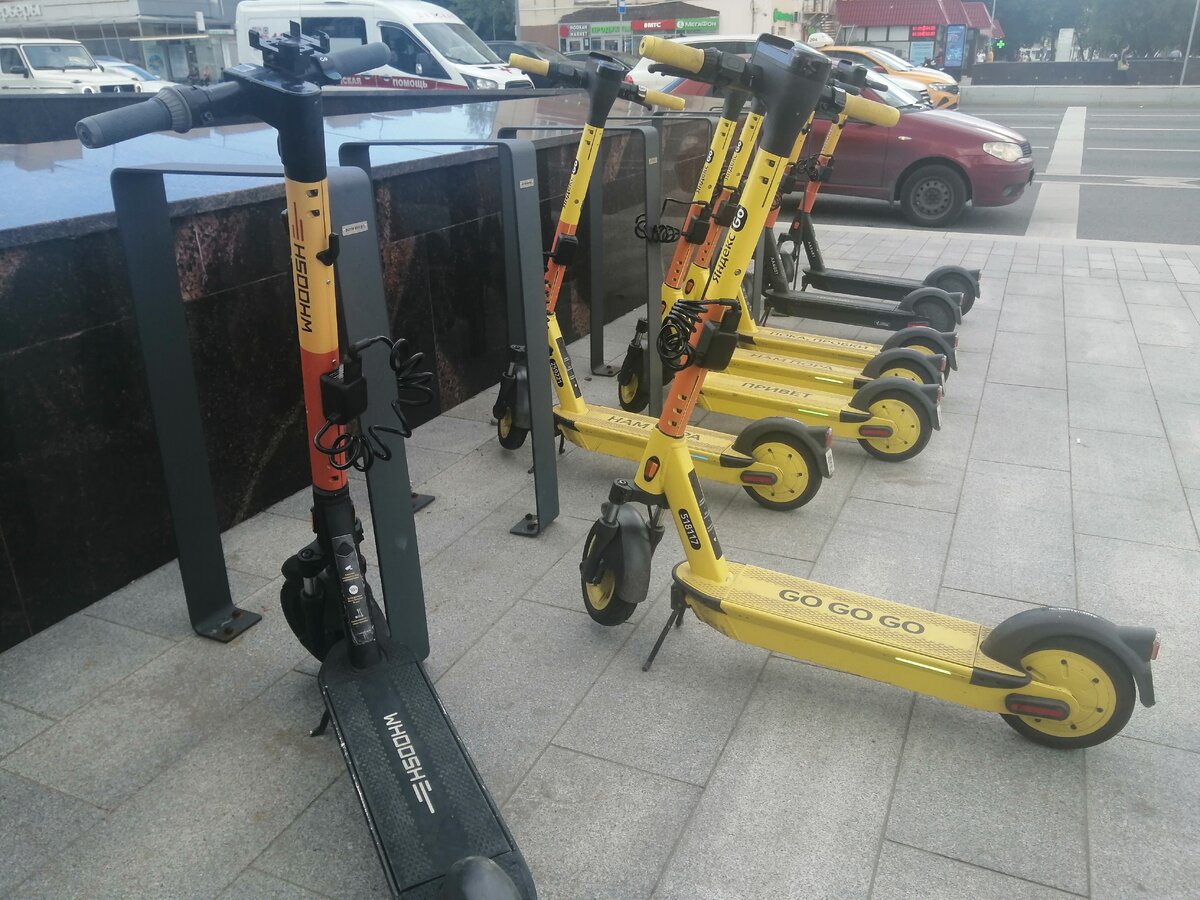     Депутат предложил штрафовать на 5000 рублей за неправильную парковку электросамоката фото АвтоВзгляд