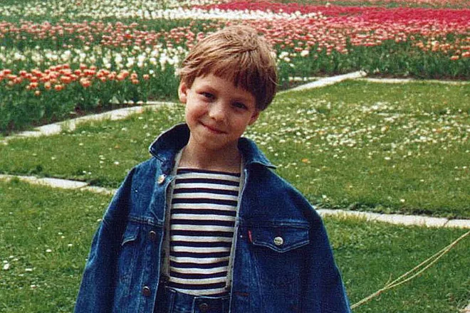 Владимир в детстве. Листайте карусель. Фото взято из открытого источника https://yandex.ru/images/