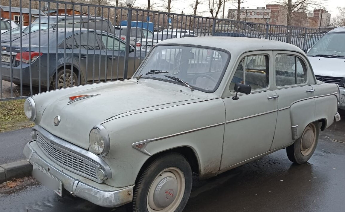 Эта красотка на ходу. Очень понравилась, стоит в соседних дворах. 