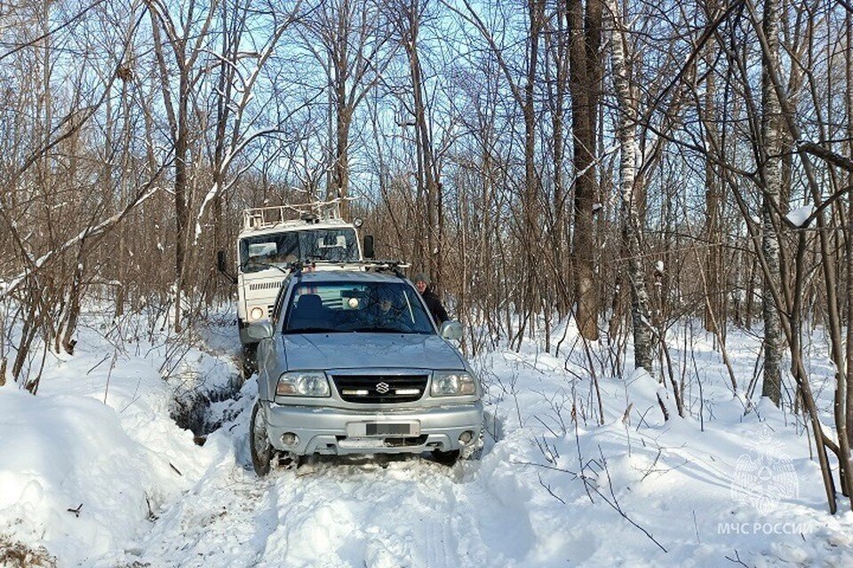     На помощь пришли спасатели на «КАМАЗе»  ГУ МЧС России по Хабаровскому краю