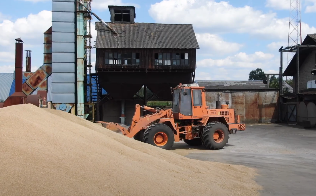 В "Прилуках" практически завершили уборку урожая 2023