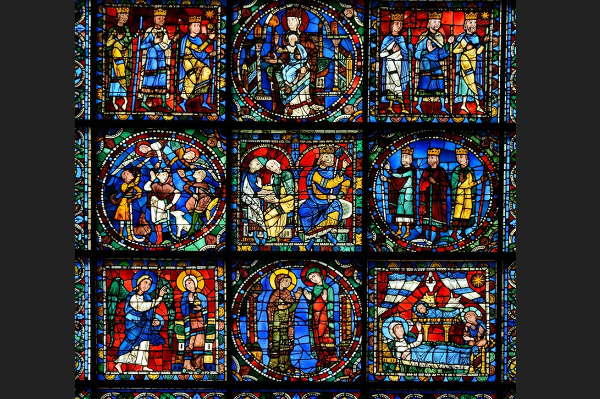 Витраж со сценами Рождества и детства Христа из Шартрского собора. © Фотография Михаила Майзульса