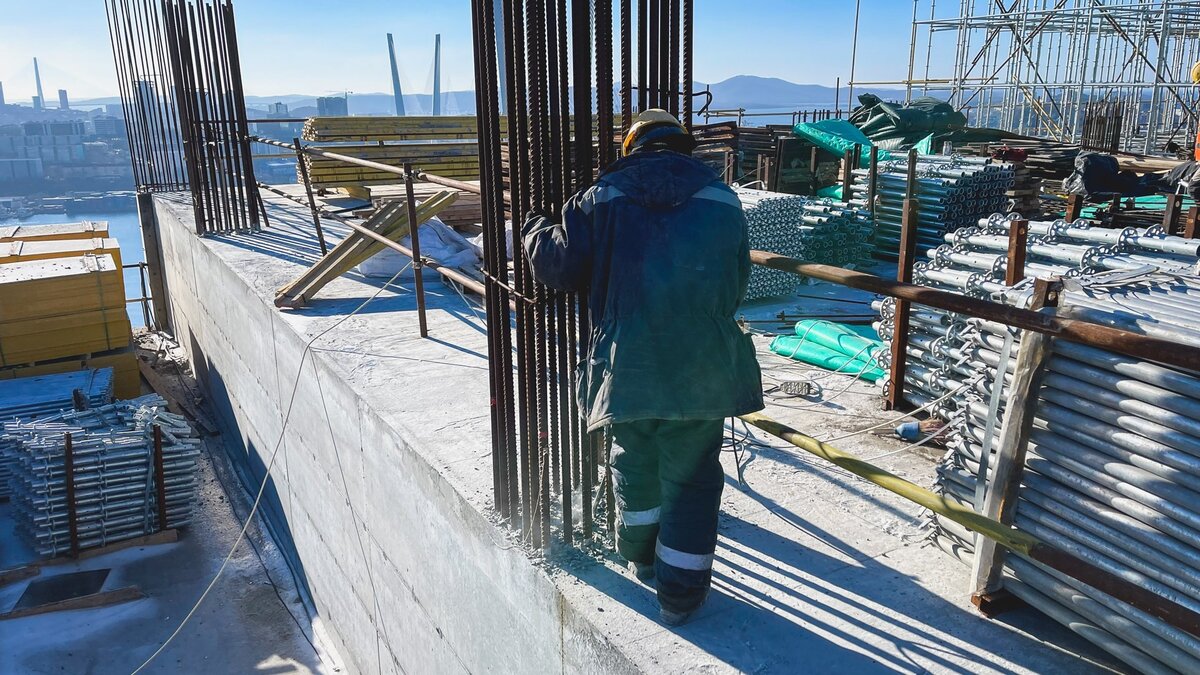     В Удмуртии резко сократилось количество строителей и программистов. Зато увеличилось число специалистов по работе с недвижимостью.