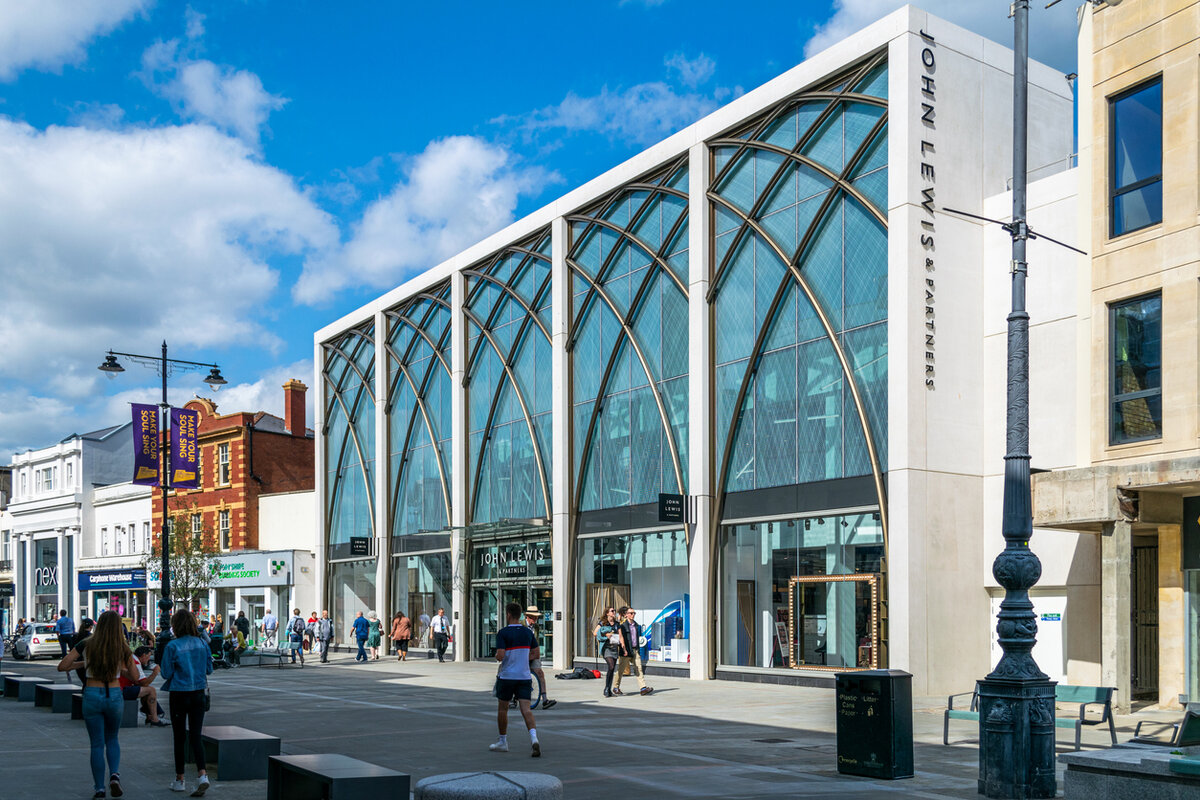    Британский ретейлер John Lewis Partnership наймет более 10 тыс. сотрудников. Все из-за Рождества