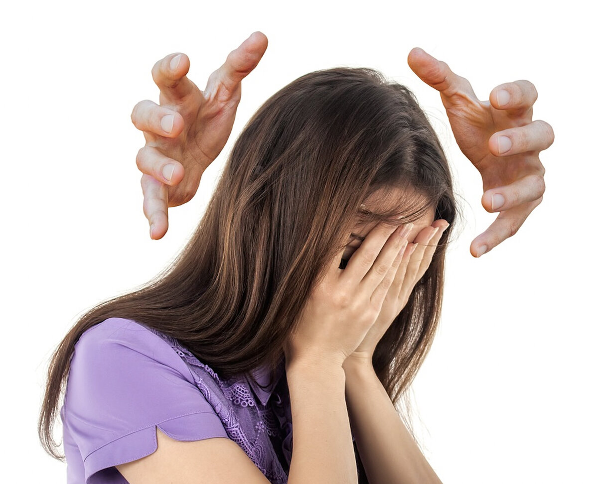 давление общества на человека. давление общества на человека. человек придавленный камнем. манипулятор человек. давление общества на человека.