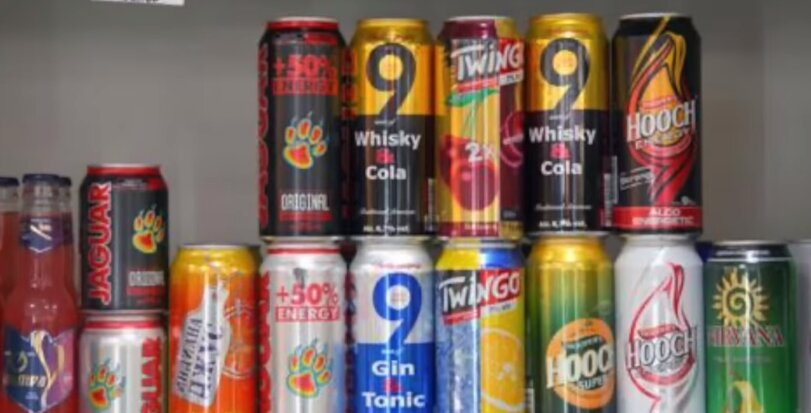 алкогольный коктейль в банке. алкогольные энергетики 2000 годов. алкогольные коктейли в магазинах. слабоалкогольные коктейли в банках. ред девил коктейль в банке.