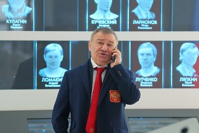    Председатель Правления Федерации хоккея России Аркадий Ротенберг перед началом отчетно-выборной конференции Федерации хоккея России в "Парке Легенд" в Москве. ©Виталий Белоусов РИА Новости