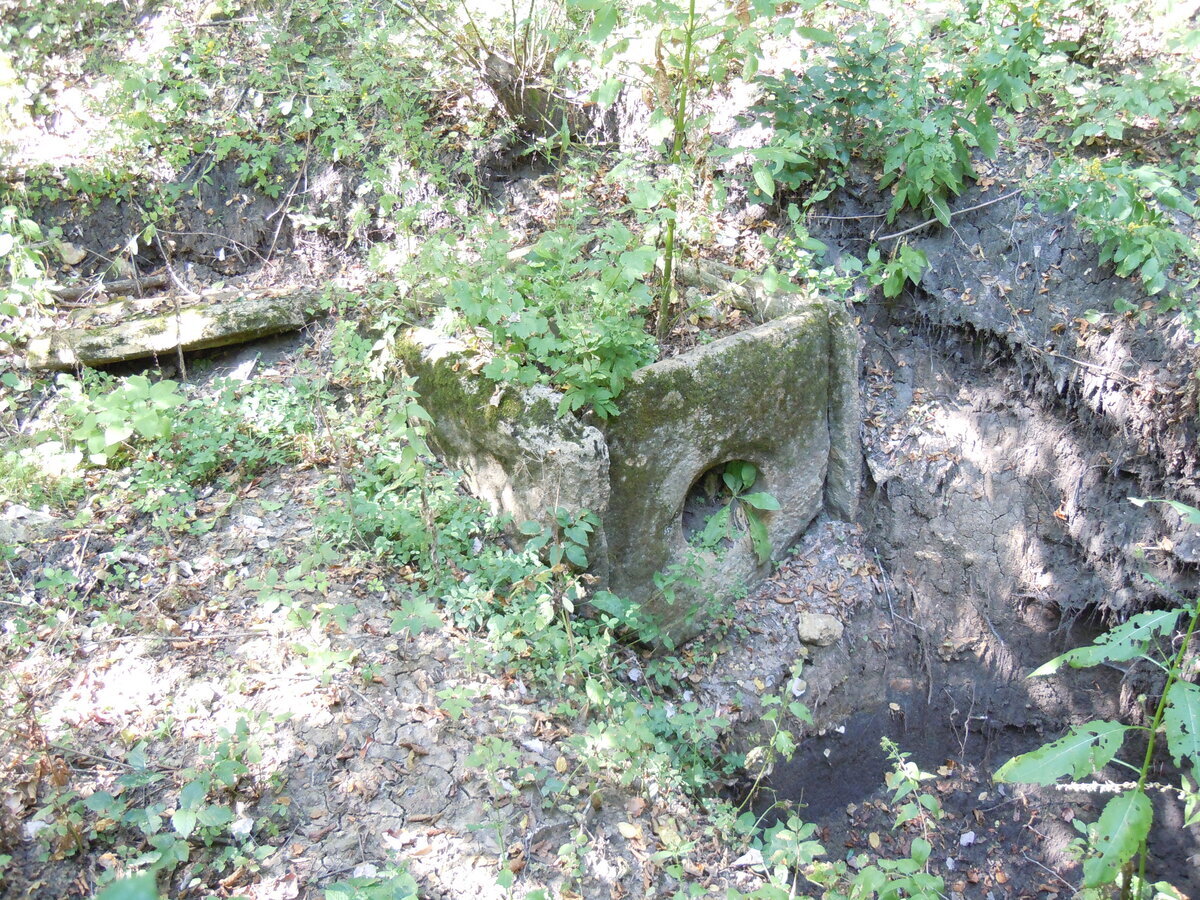 Далее переносимся к станице Новосвободной и посмотрим, как там дела с памятниками археологии в 2023 году.-8