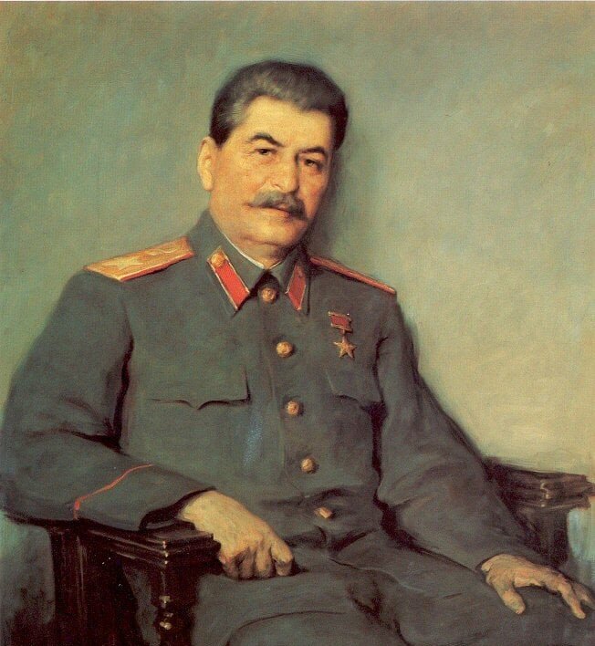 Ох, как, образно говоря, подгорает то у антисоветчиков из-за  памятника, установленного Генералиссимусу Сталину в Великих Луках.-9