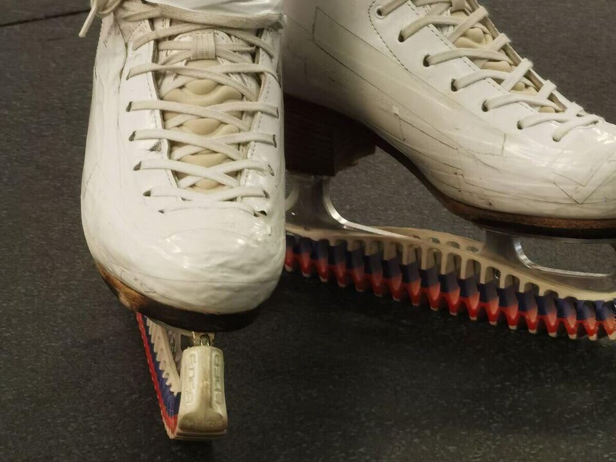    Коньки Ксении Синицыной© Фото